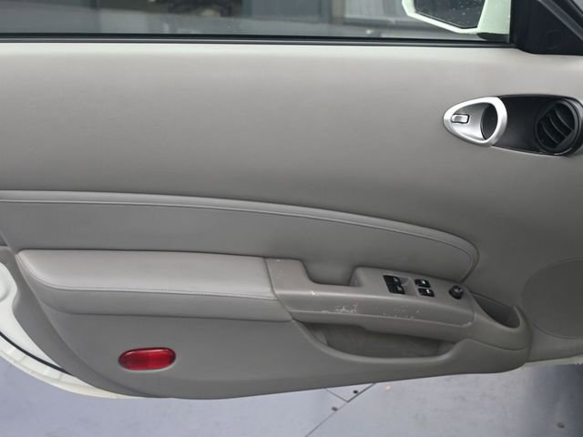 Used 2006 Nissan 350Z Touring image 9