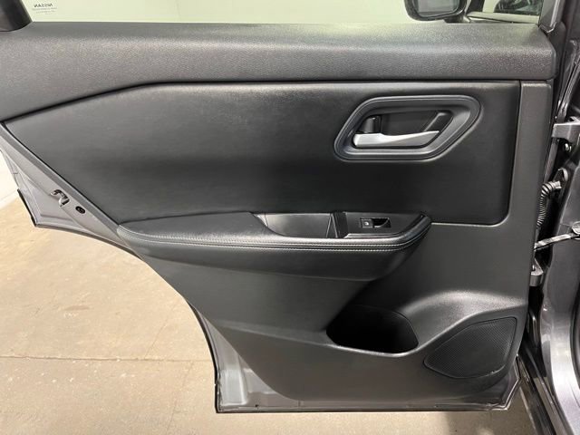 Used 2024 Nissan Rogue SV image 16