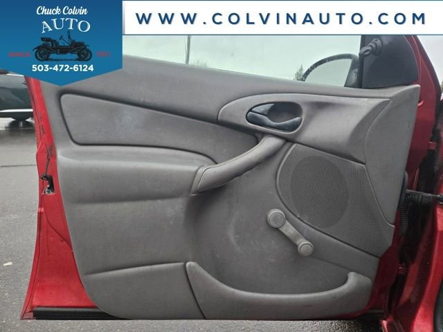 Used 2004 Ford Focus ZX5 Hatchback image 3