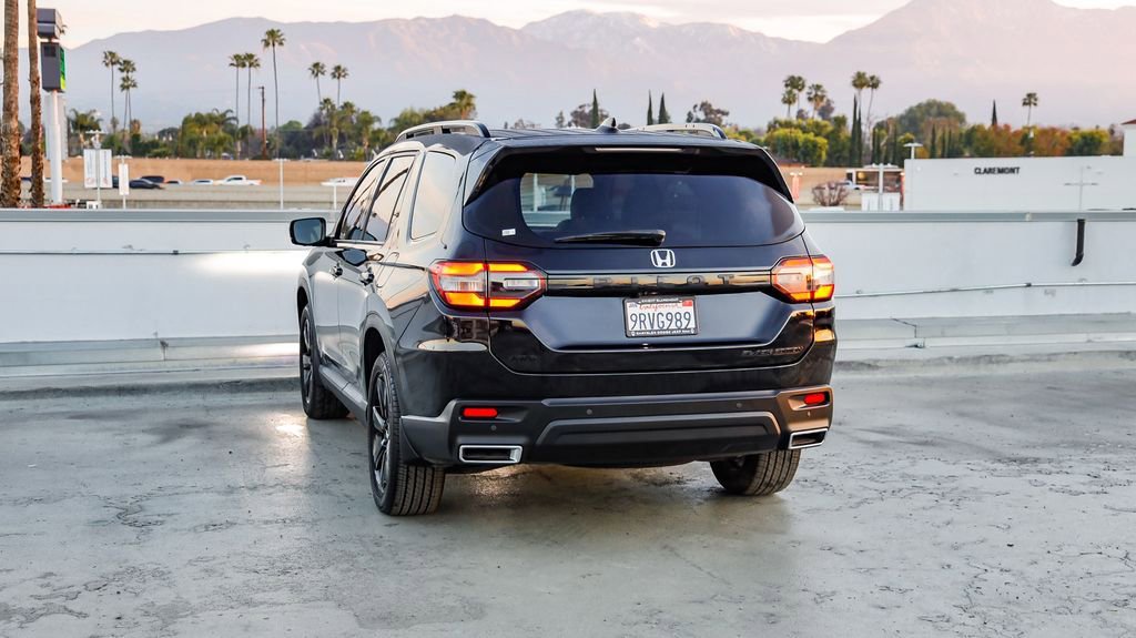 Used 2025 Honda Pilot Black Edition image 7