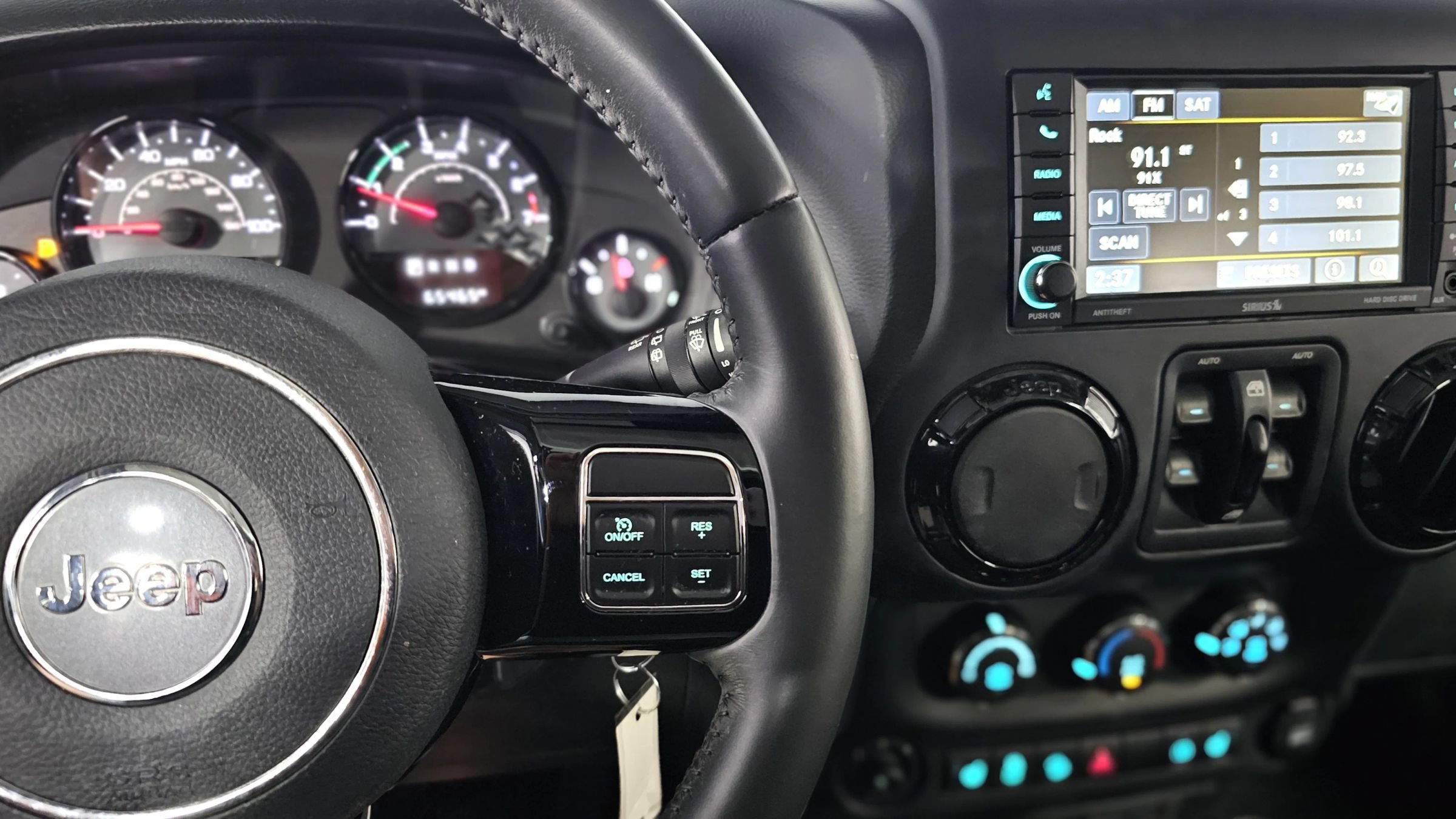 Used 2017 Jeep Wrangler Unlimited Sahara AWD/4WD image 15