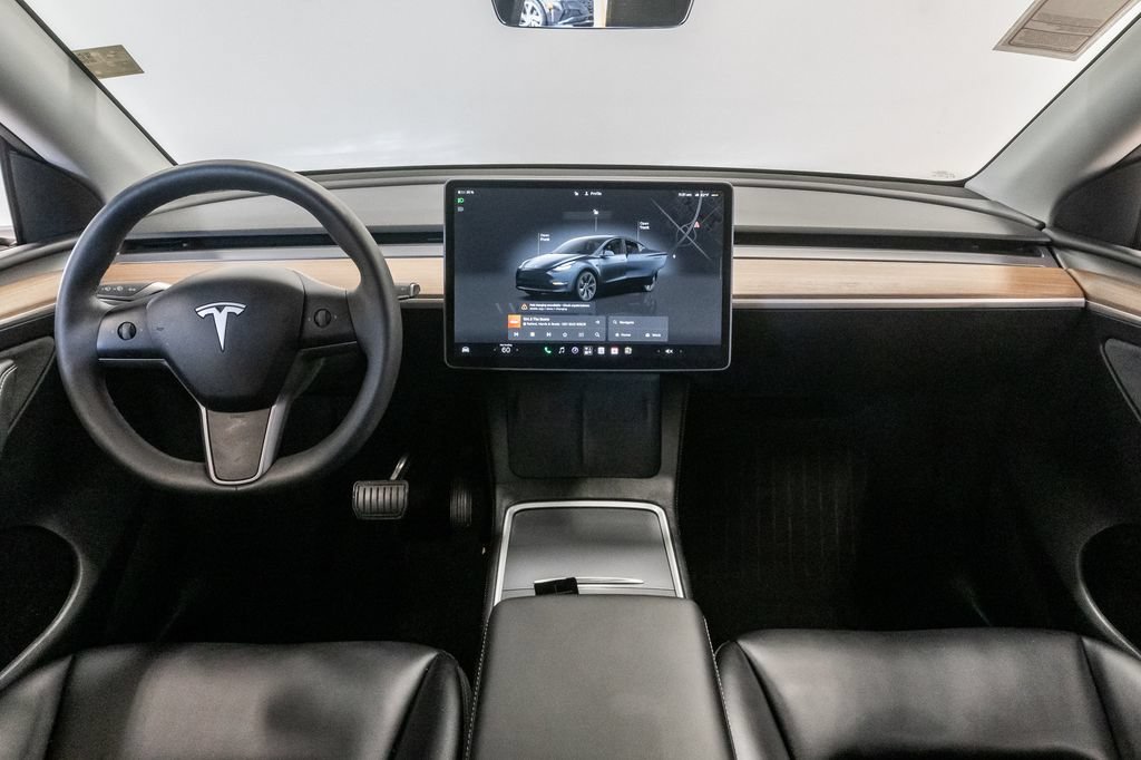 Used 2025 Tesla Model Y Long Range AWD/4WD image 25