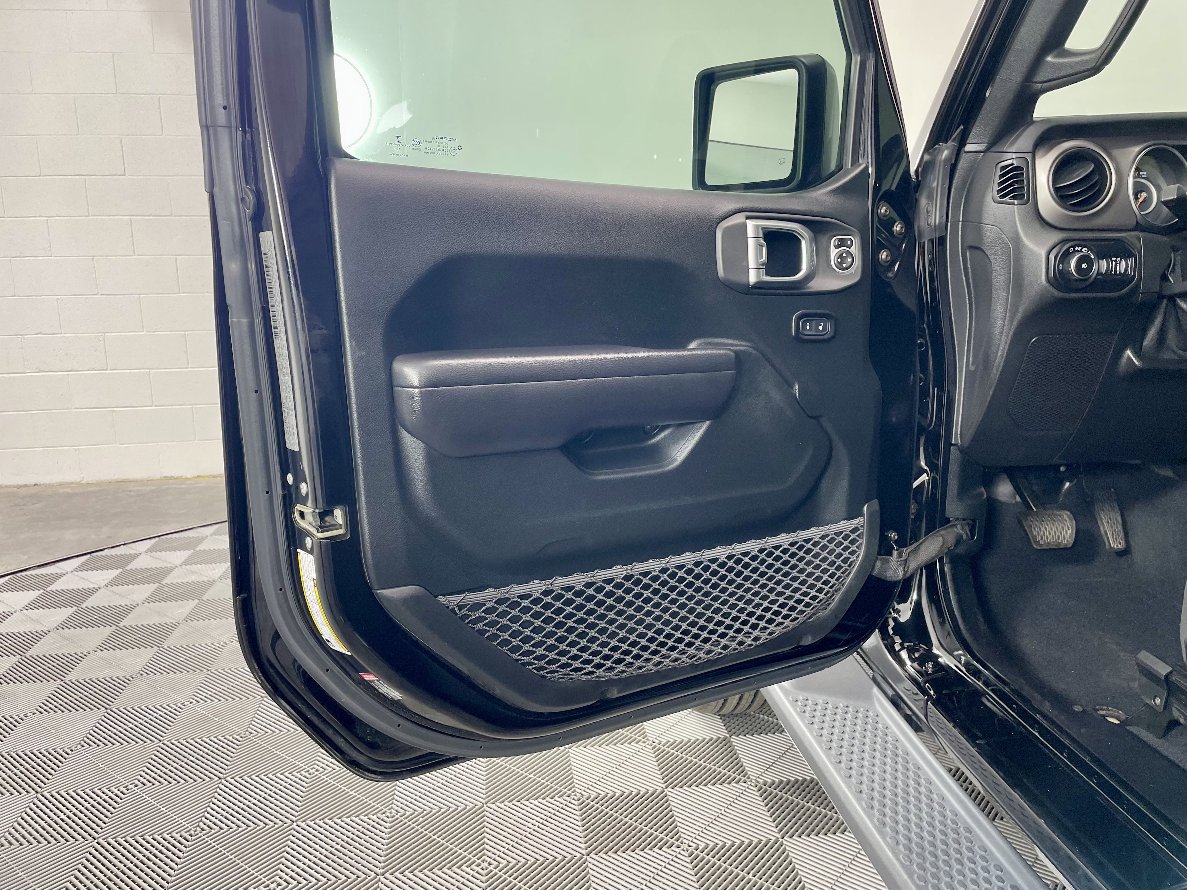 Used 2020 Jeep Wrangler Sport S image 13