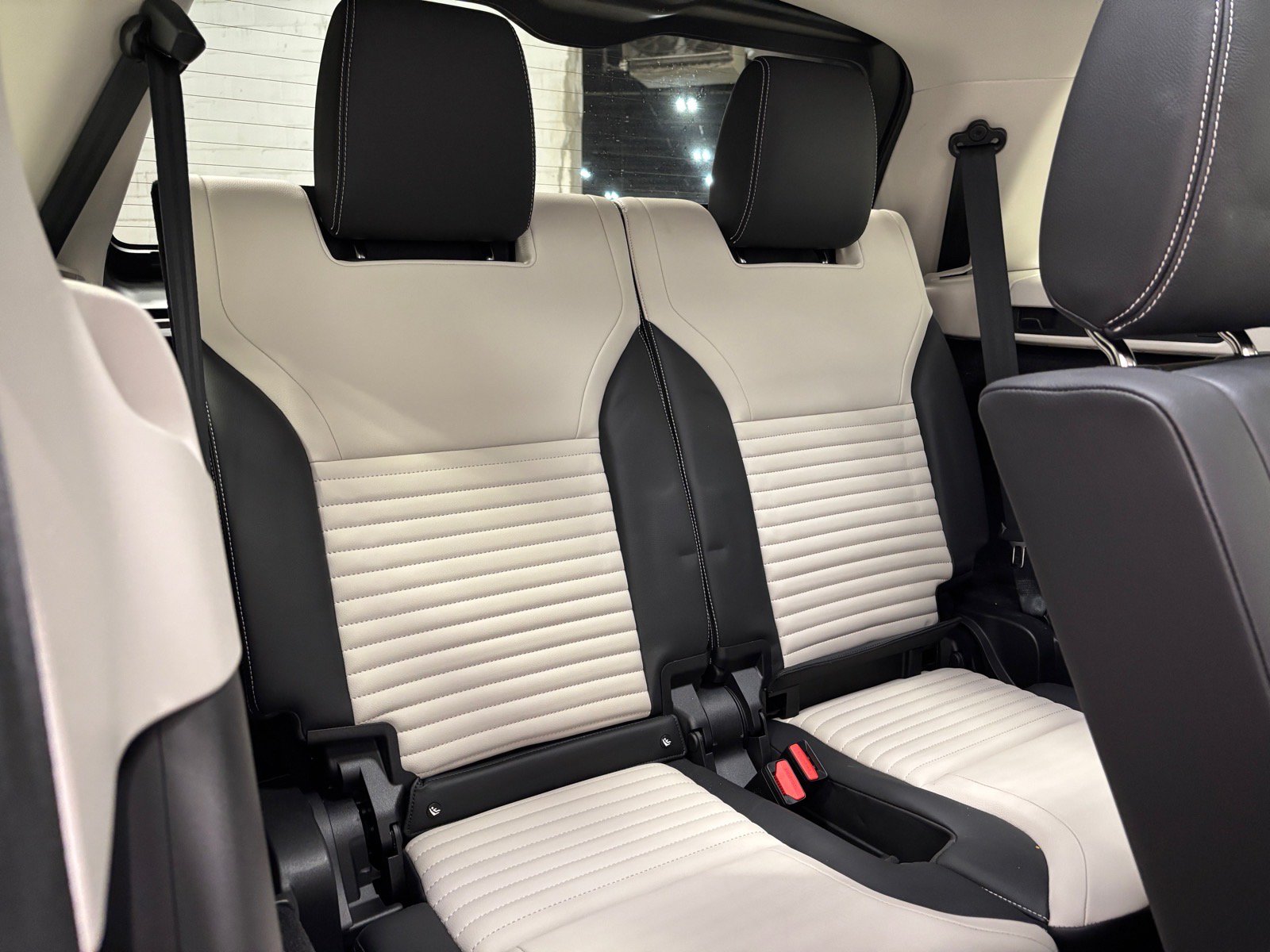 New 2025 Land Rover Discovery S AWD/4WD image 41