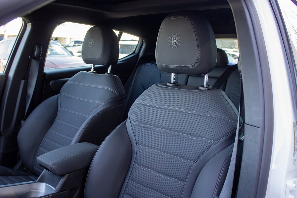 Used 2025 Alfa Romeo Tonale w/ Premium Package image 12
