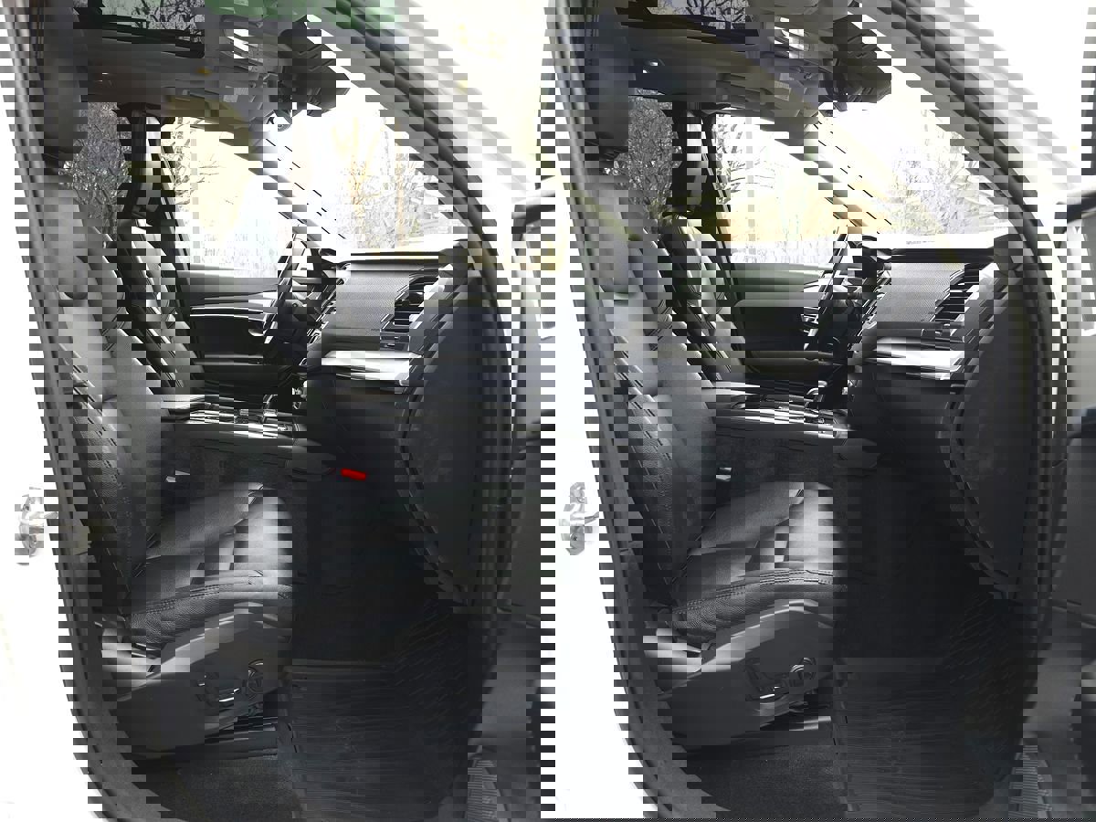 Used 2024 Volvo XC90 B5 Core w/ Climate Package image 27