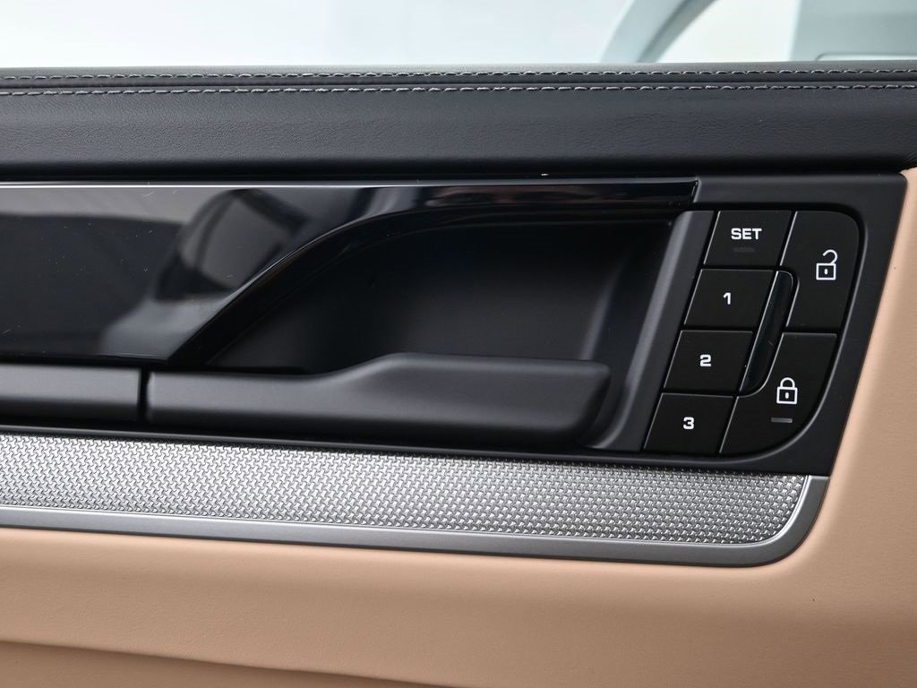 New 2026 Porsche Cayenne image 17