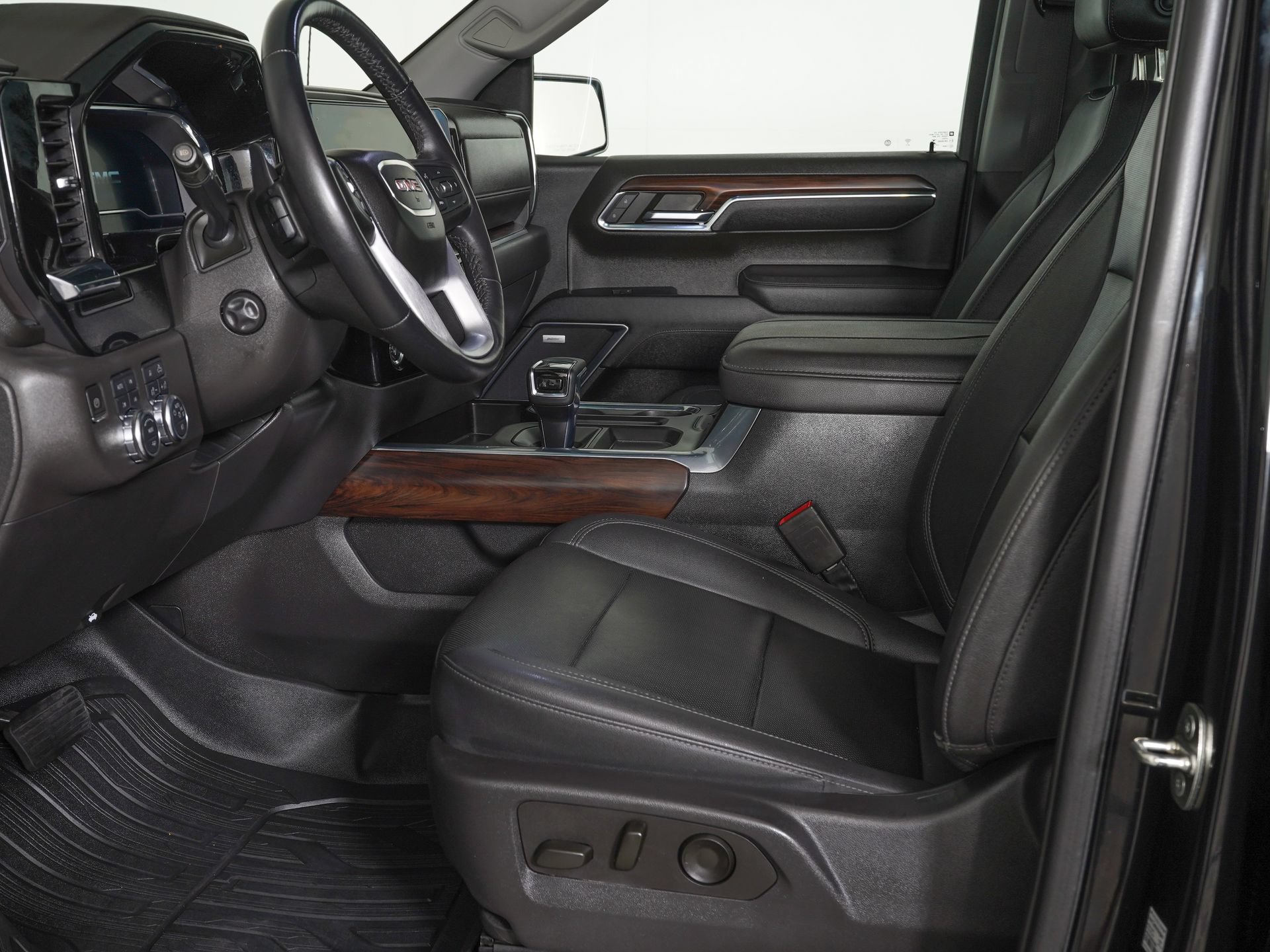 Used 2023 GMC Sierra 1500 SLT AWD/4WD image 13