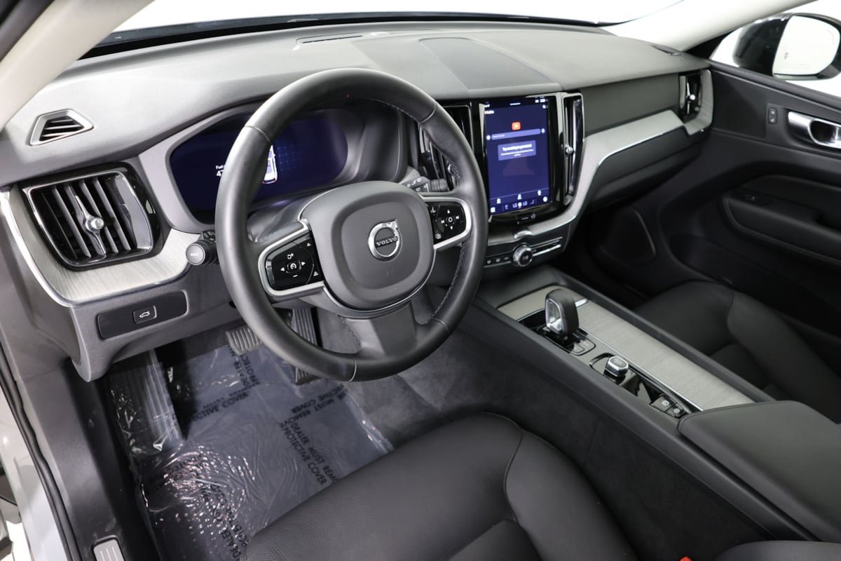 Used 2025 Volvo XC60 B5 Plus AWD/4WD image 22