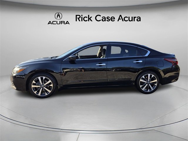 Used 2017 Nissan Altima 3.5 SR w/ Interior Lighting Package image 3