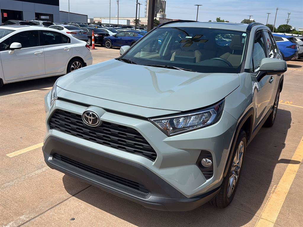 Used 2021 Toyota RAV4 XLE Premium AWD/4WD image 2