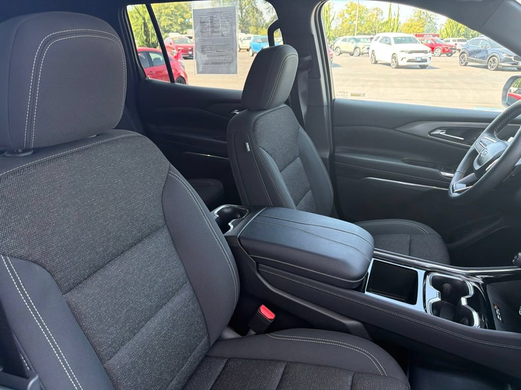 Used 2025 Chevrolet Traverse LT w/ Midnight/Sport Edition FWD image 27