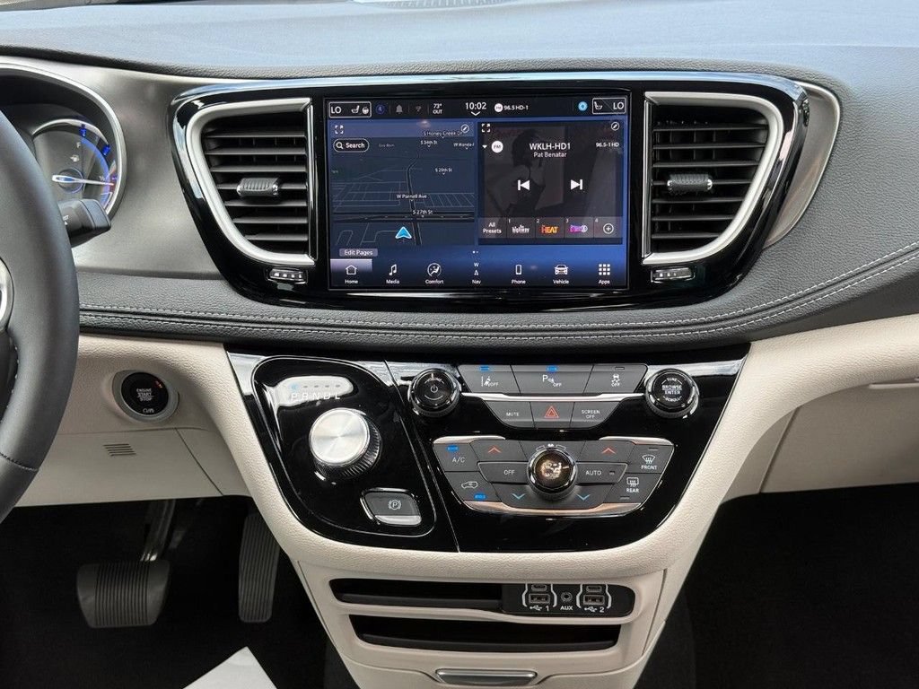 Used 2024 Chrysler Pacifica Limited FWD image 10