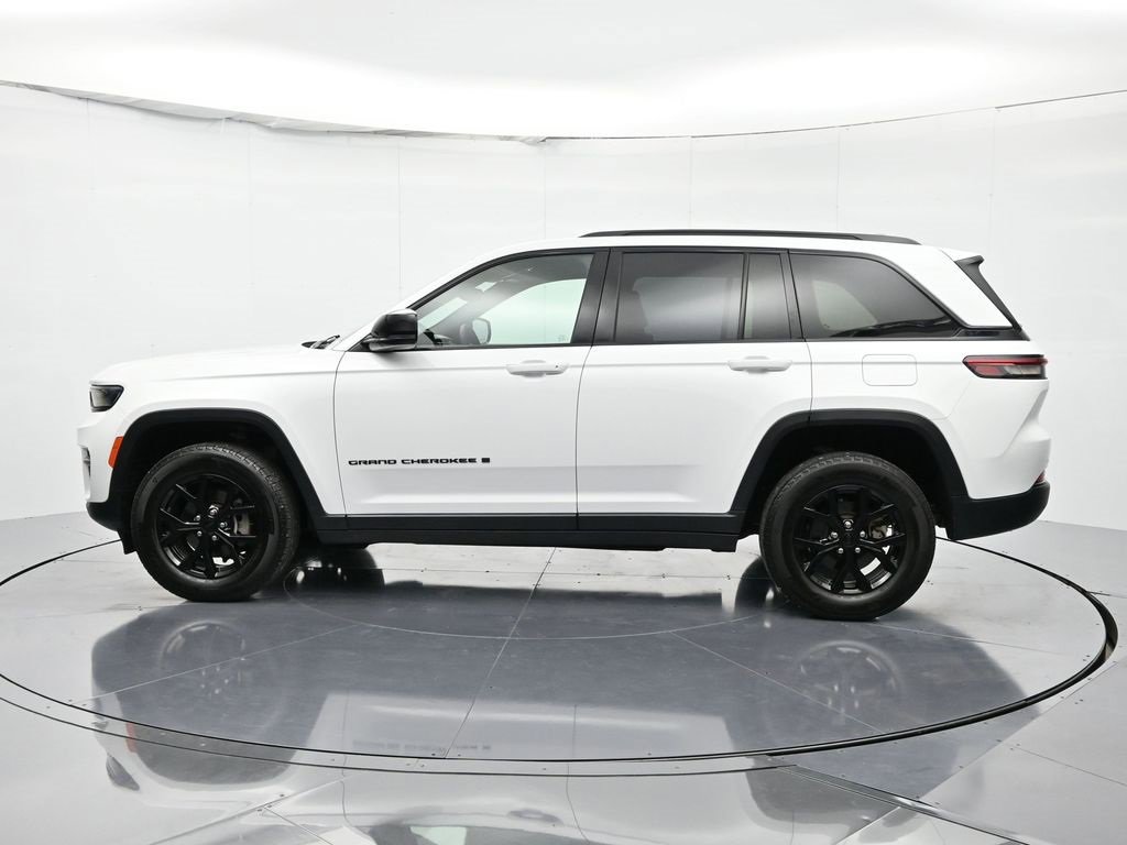 Certified 2024 Jeep Grand Cherokee Altitude image 8