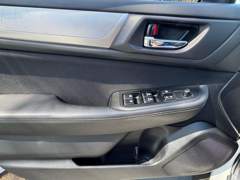 Used 2019 Subaru Outback 2.5i Premium AWD/4WD image 18