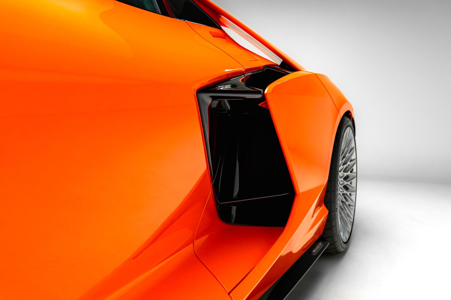 Used 2024 Lamborghini Revuelto AWD/4WD image 31