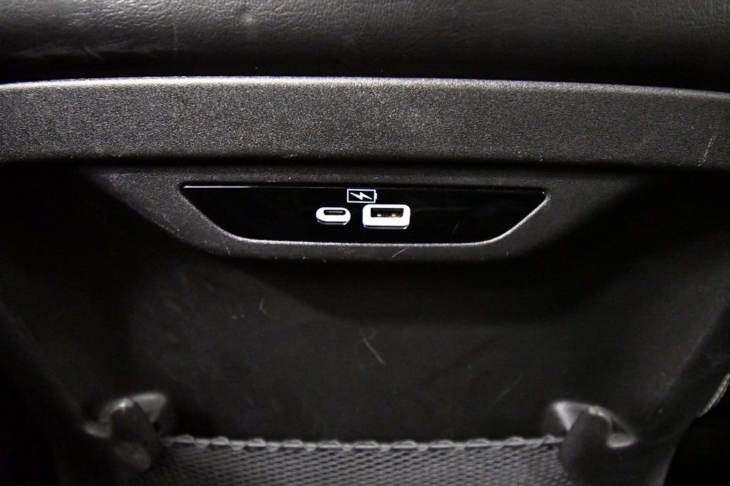 Used 2024 Chrysler Pacifica Limited w/ S Appearance Package FWD image 18
