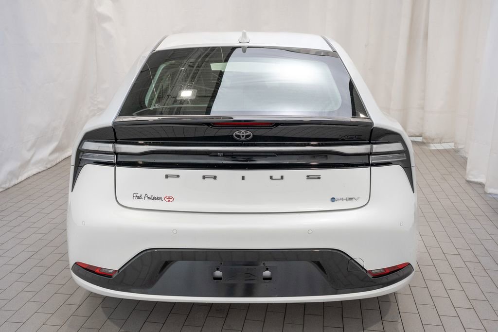 Used 2025 Toyota Prius Plug-In Hybrid image 4