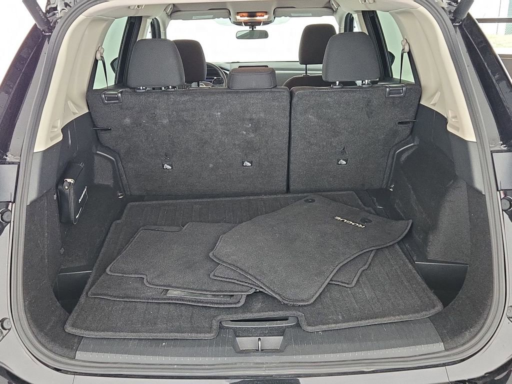 Used 2025 Nissan Rogue SV image 31