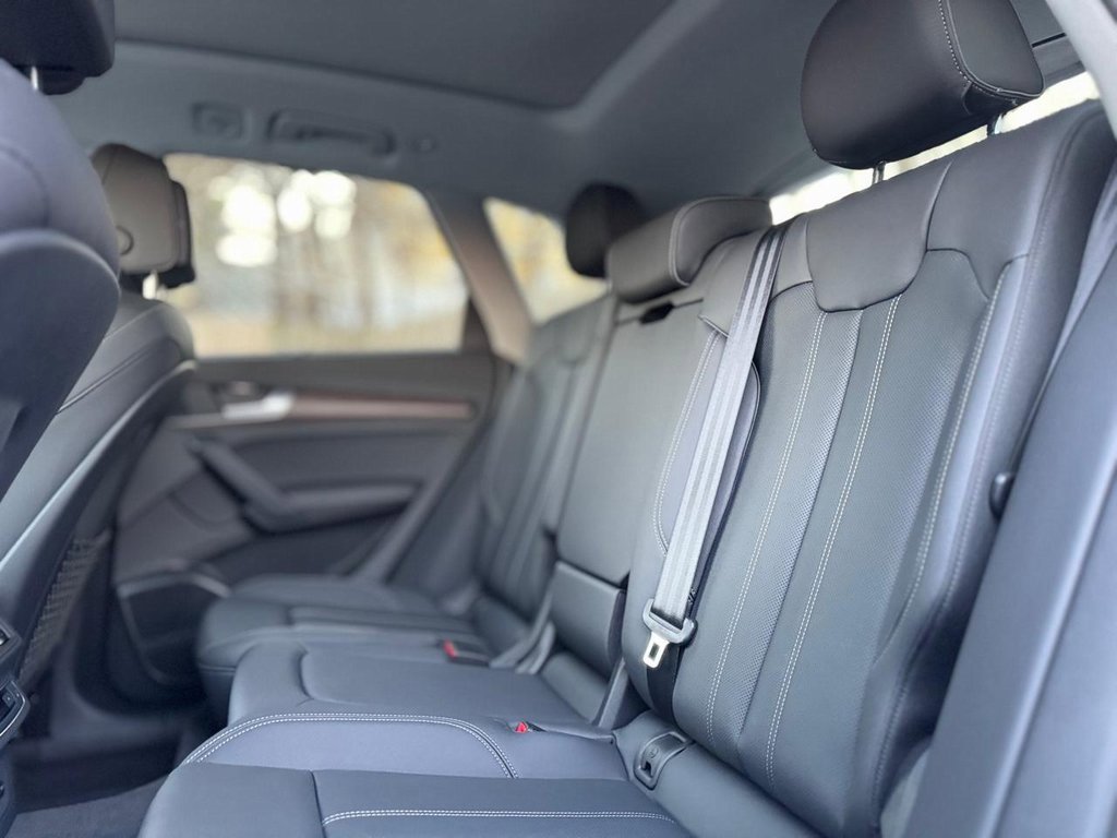 Used 2024 Audi Q5 e Prestige w/ Prestige Package image 18