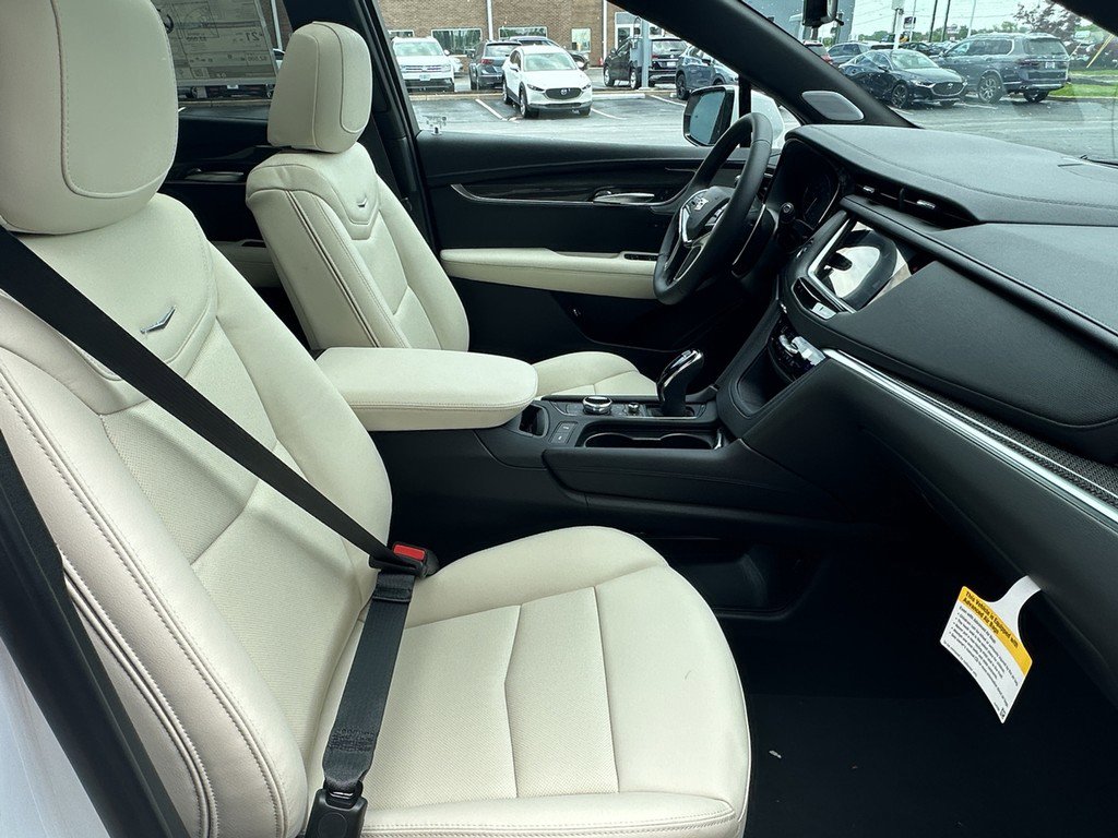 New 2025 Cadillac XT5 Sportv w/ Technology Package AWD/4WD image 14