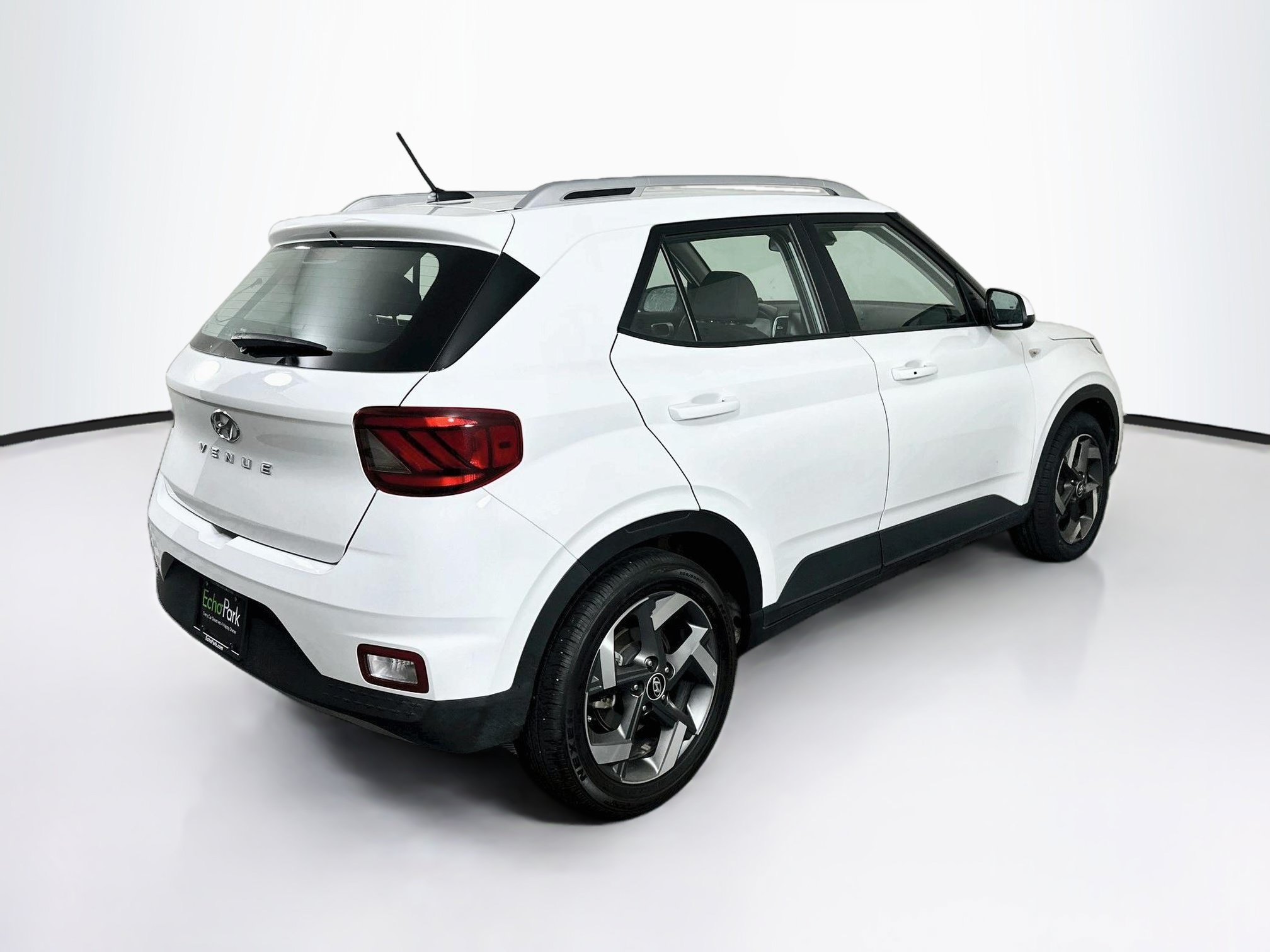 Used 2025 Hyundai Venue SEL FWD image 9