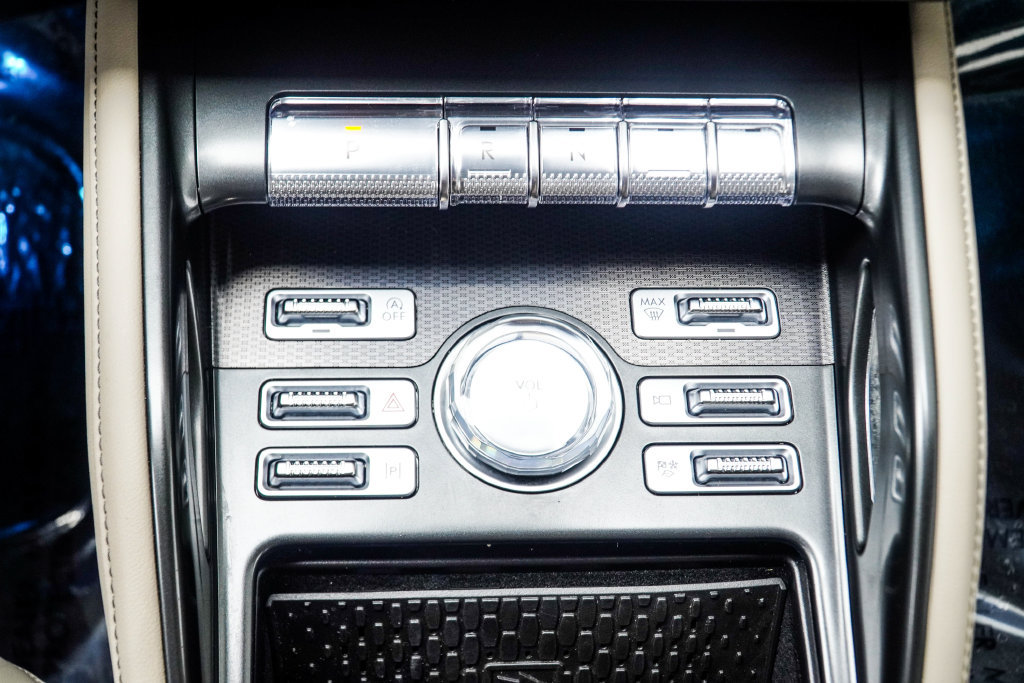 Used 2025 Lincoln Nautilus Premier AWD/4WD image 29