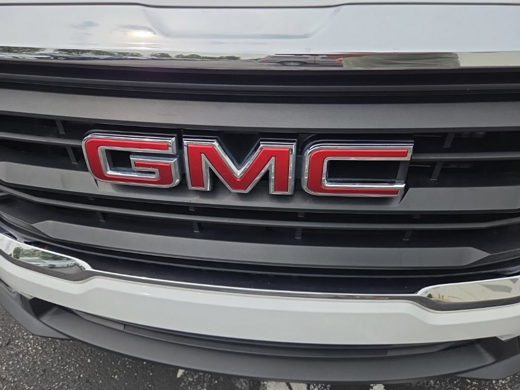 Used 2024 GMC Terrain SLE w/ Driver Convenience Package FWD image 14