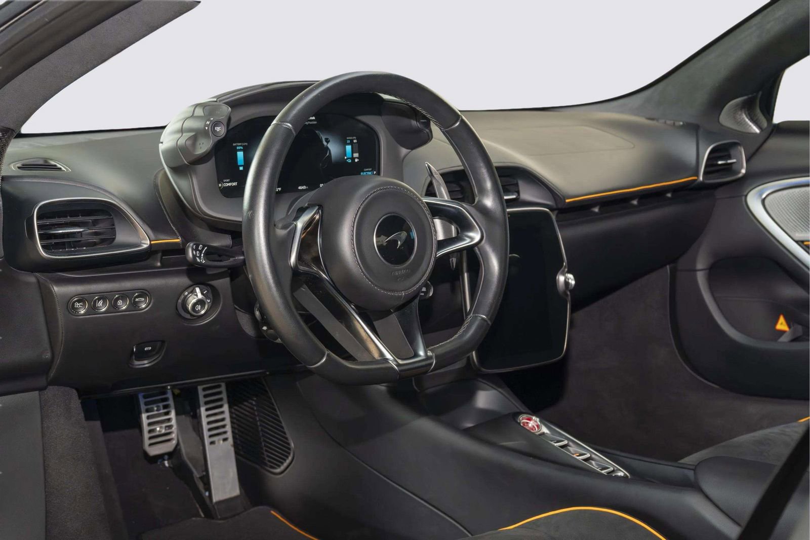Used 2023 McLaren Artura RWD image 20