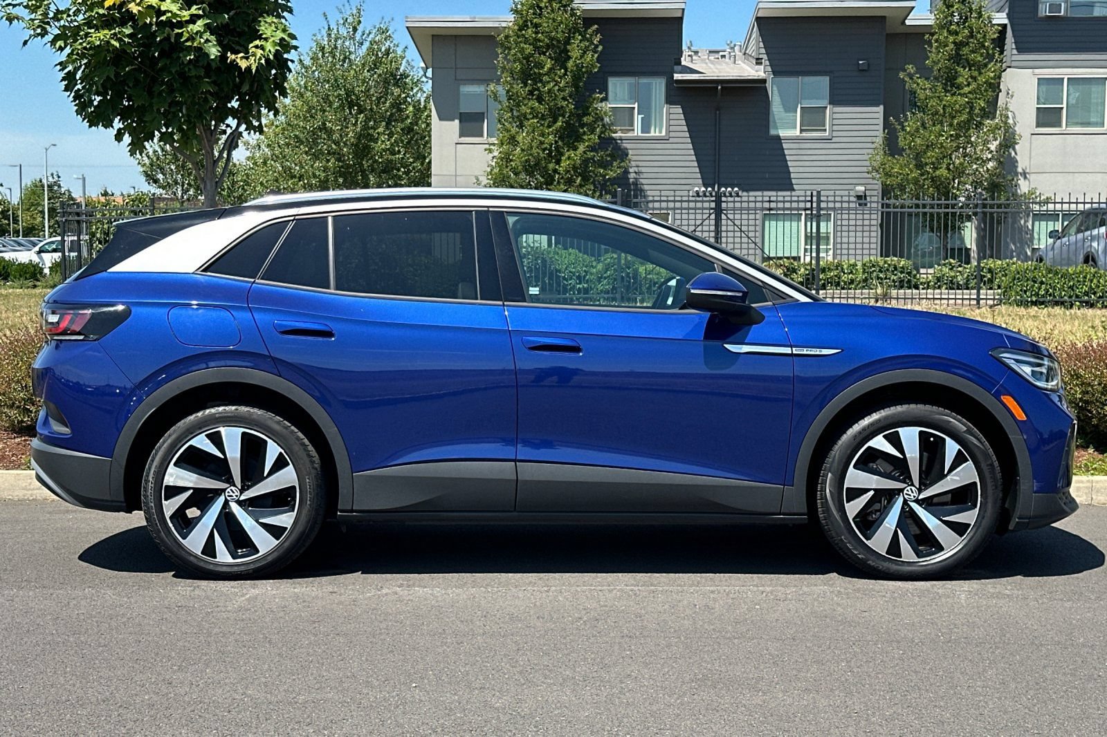 Used 2022 Volkswagen ID.4 Pro S AWD/4WD image 2