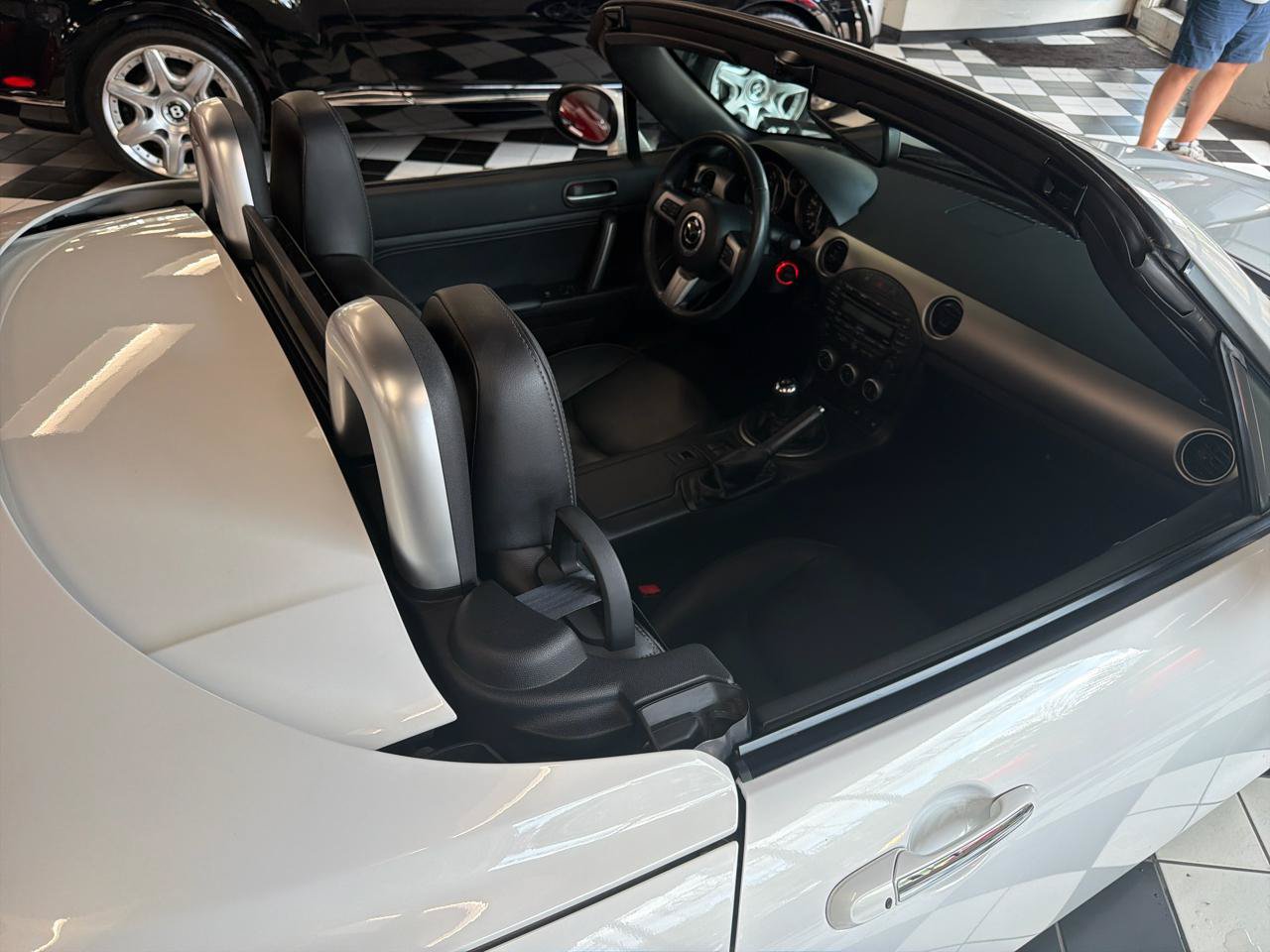 Used 2012 MAZDA MX-5 Miata Grand Touring w/ Premium Pkg RWD image 18