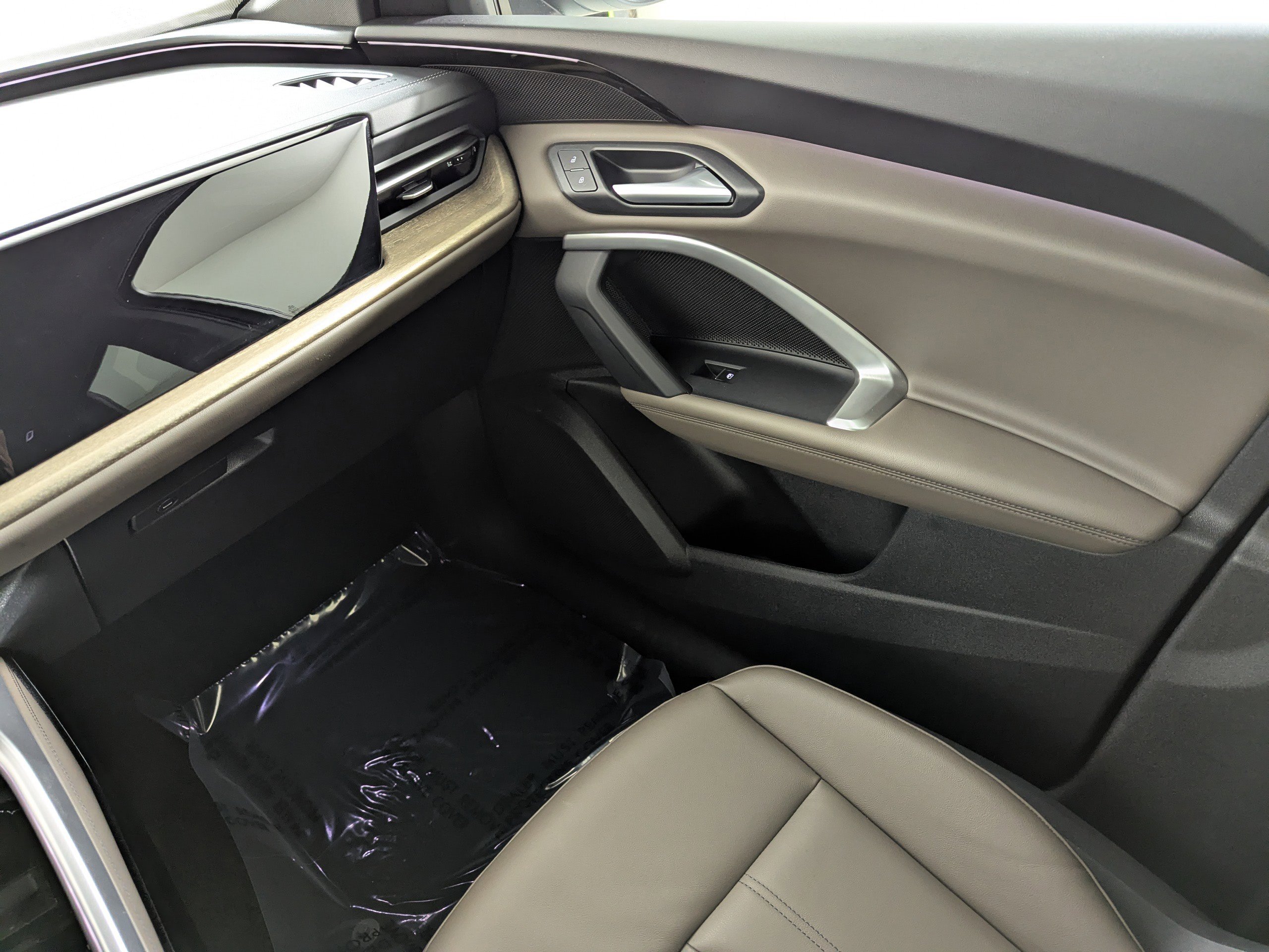 Certified 2025 Audi Q5 Premium w/ Convenience Package image 11