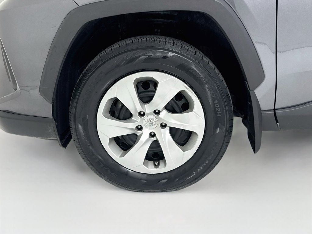 Used 2021 Toyota RAV4 LE AWD/4WD image 28