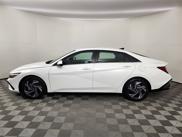 Certified 2025 Hyundai Elantra Limited image 2