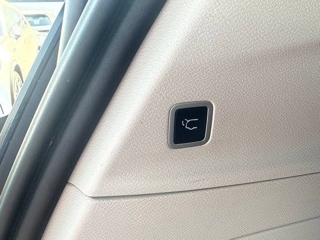 Used 2023 Chrysler Voyager LX FWD image 29
