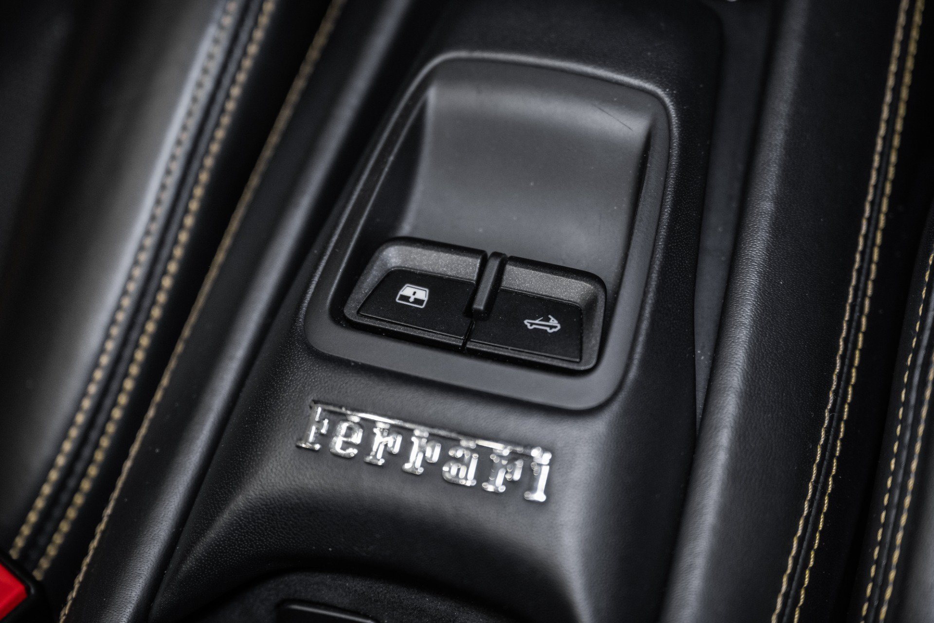 Used 2023 Ferrari F8 Tributo RWD image 40