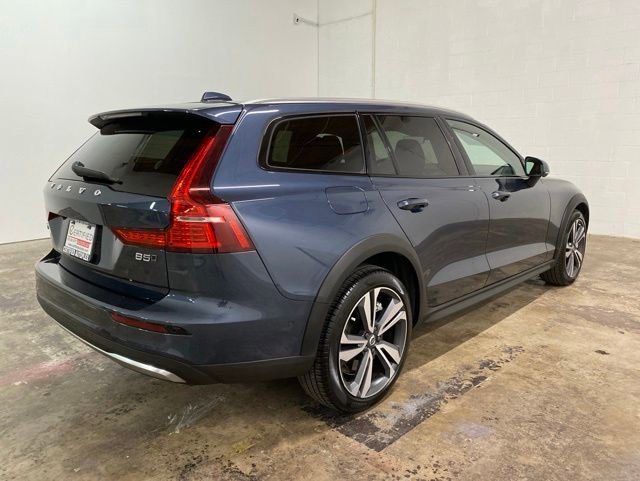 Used 2025 Volvo V60 B5 Cross Country Plus AWD/4WD image 5