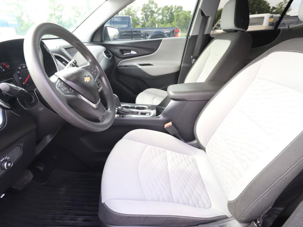 Used 2020 Chevrolet Equinox LS w/ LS Convenience Package image 2
