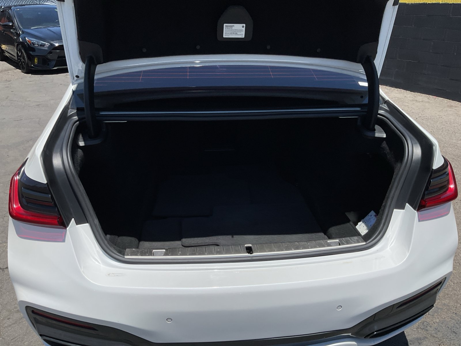 Used 2022 BMW 740i w/ M Sport Package RWD image 25