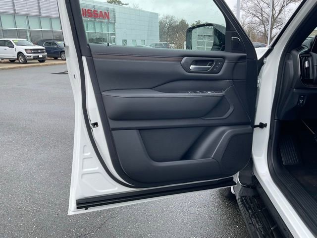 New 2026 Nissan Armada SL w/ Captain's Chari Seat Package AWD/4WD image 10