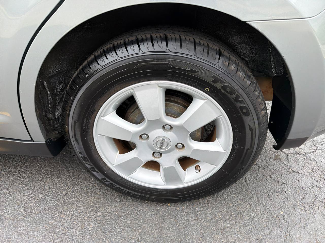 Used 2008 Nissan Versa Hatchback FWD image 30