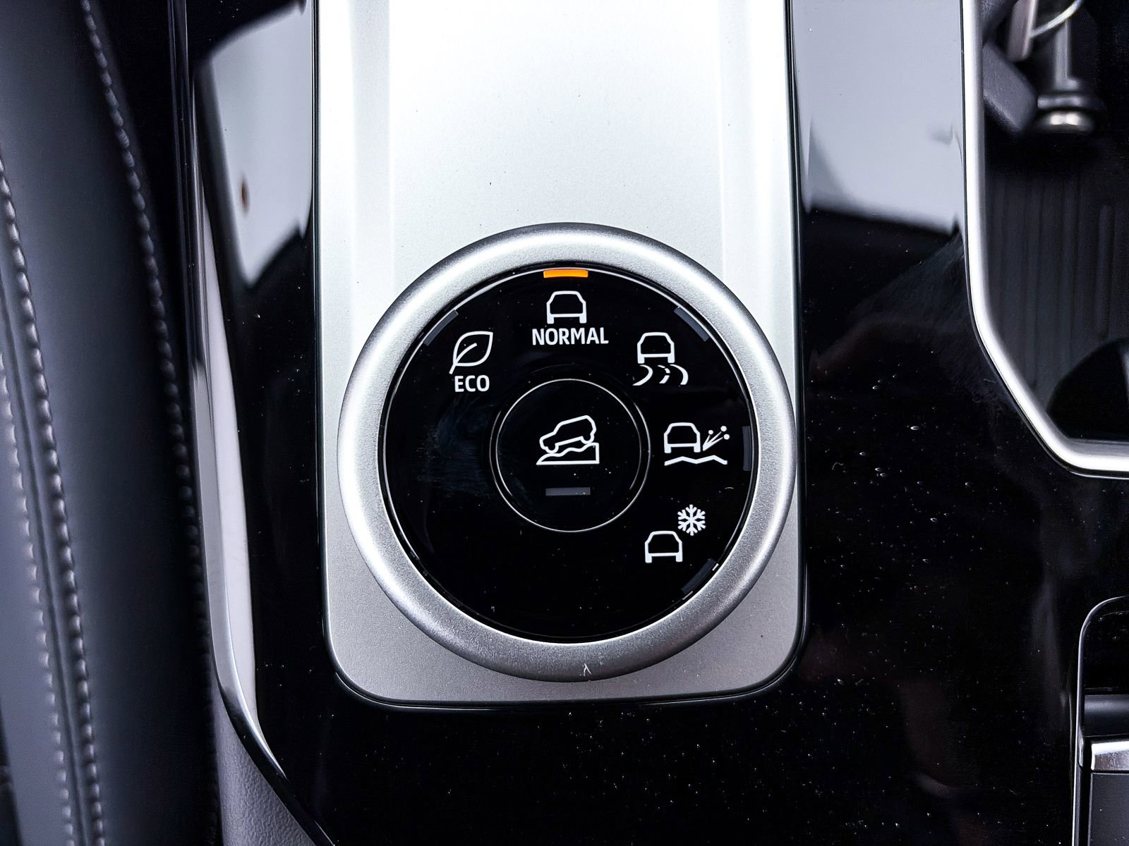 New 2026 Mitsubishi Outlander SE FWD image 18