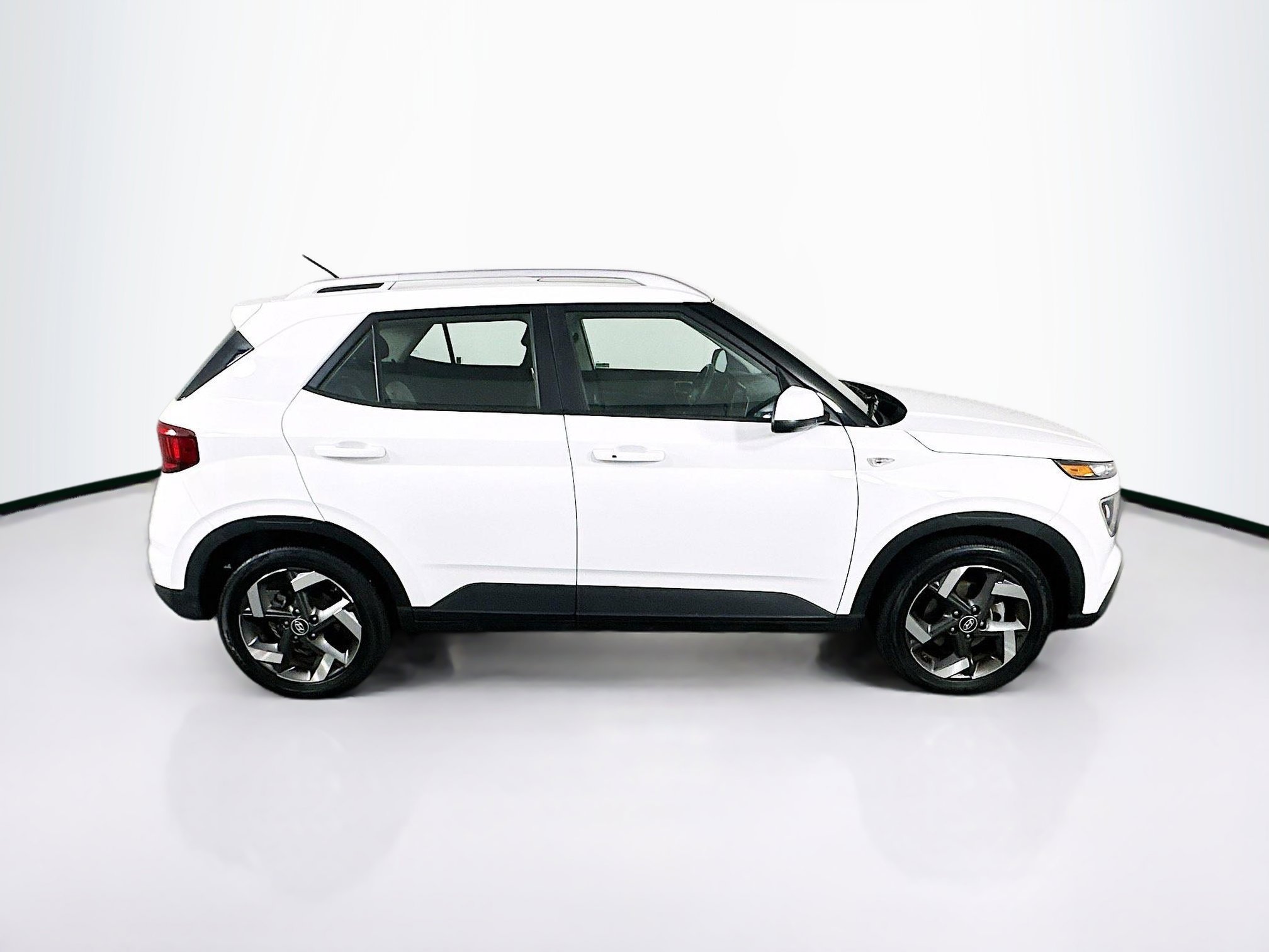Used 2025 Hyundai Venue SEL FWD image 10