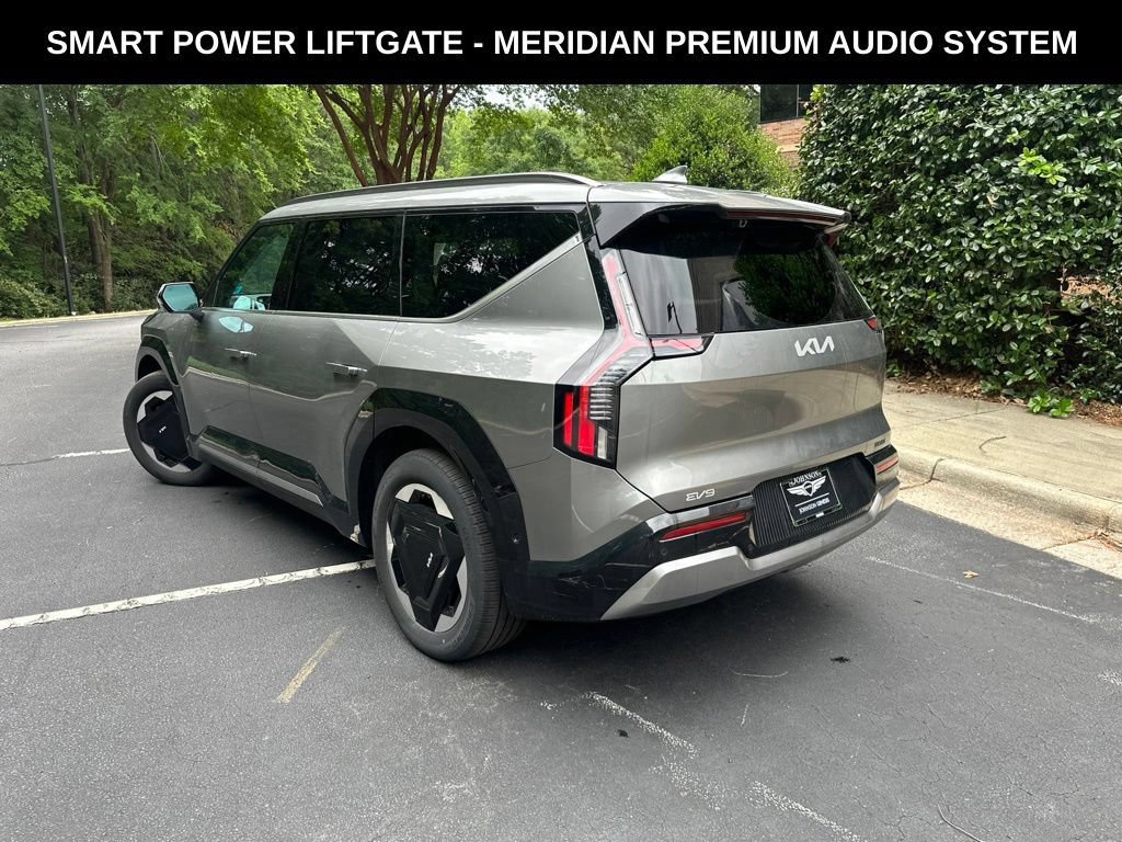 Used 2024 Kia EV9 Land AWD/4WD image 3