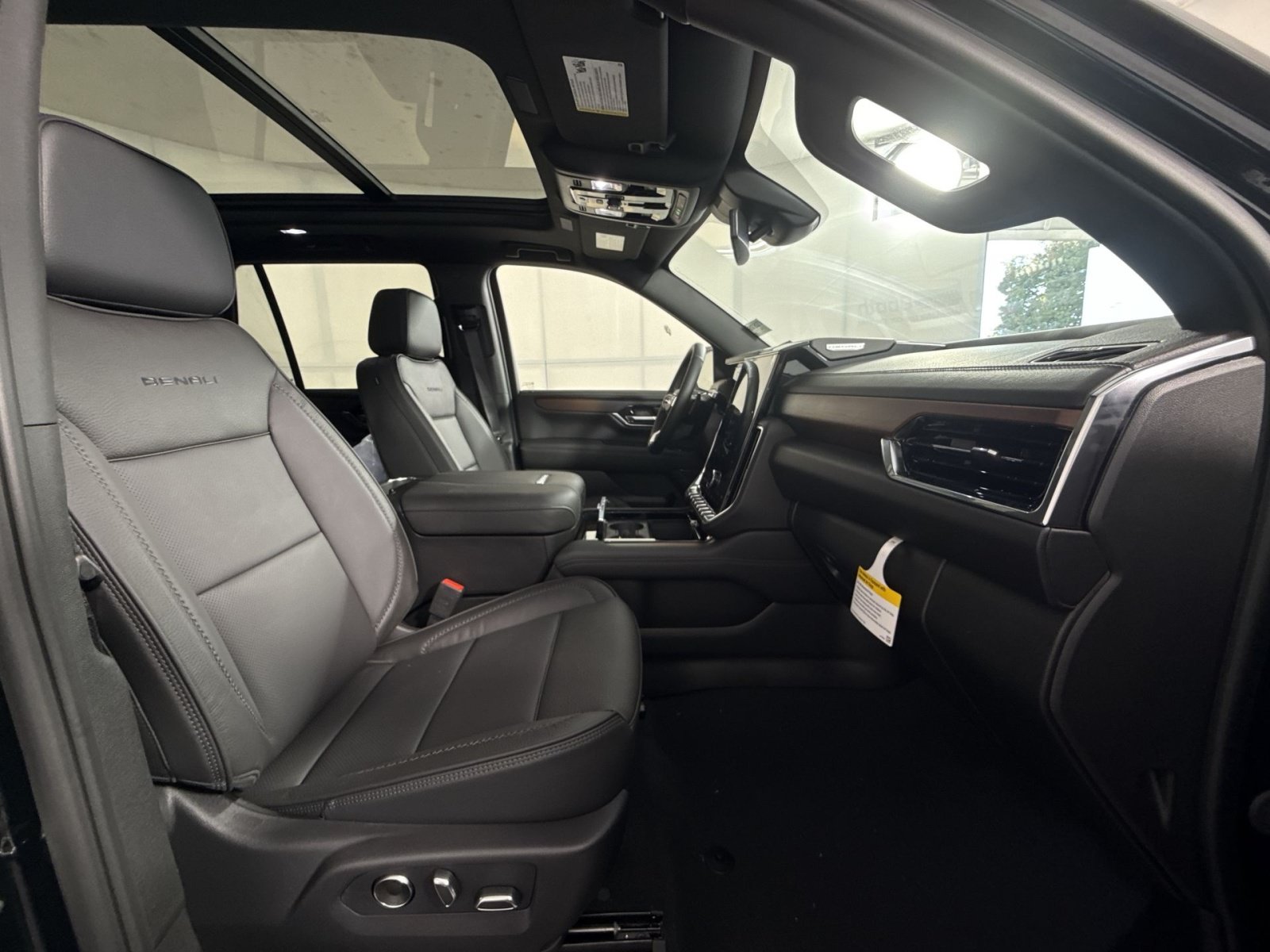 New 2026 GMC Yukon Denali w/ Sun & Power Step Package AWD/4WD image 28