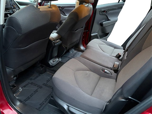 Used 2022 Toyota Highlander LE image 10