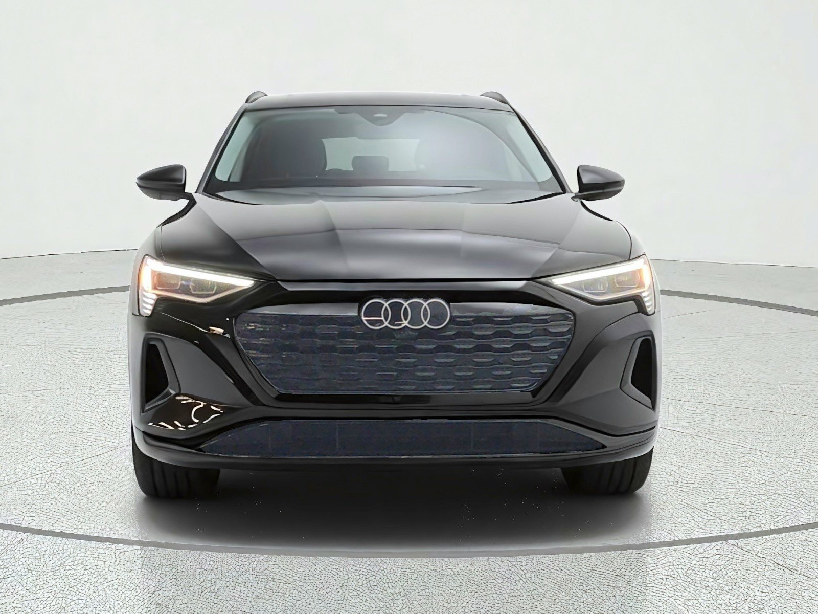 Used 2024 Audi Q8 e-tron Premium AWD/4WD image 2