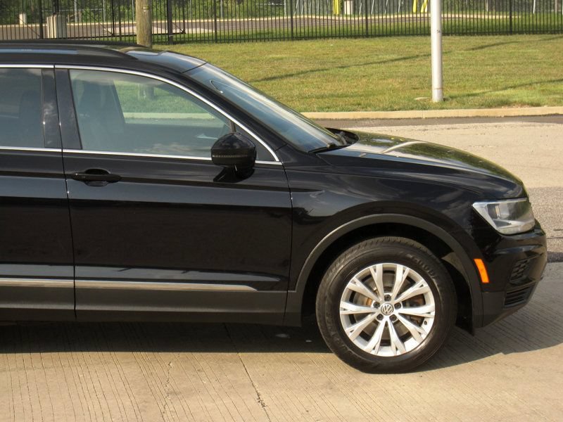 Used 2018 Volkswagen Tiguan SE w/ Panoramic Sunroof Package AWD/4WD image 10