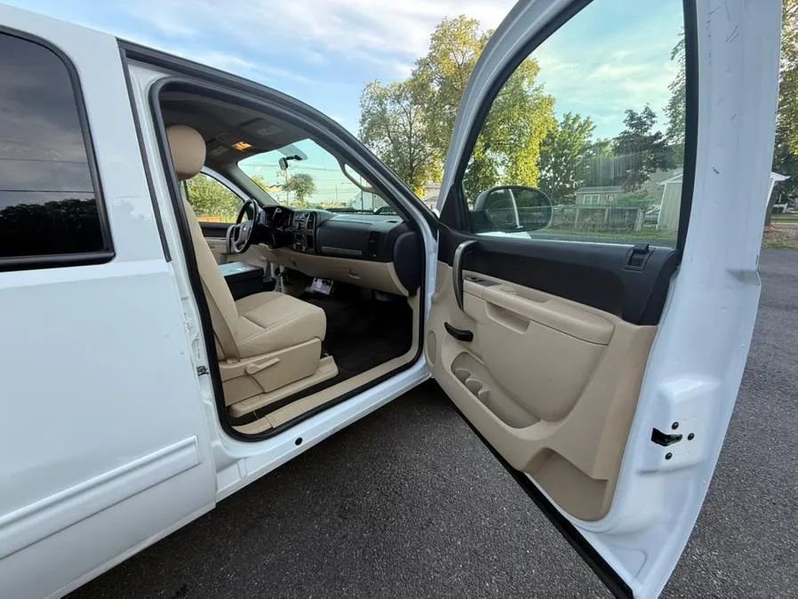 Used 2011 Chevrolet Silverado 1500 2WD Crew Cab Hybrid image 18