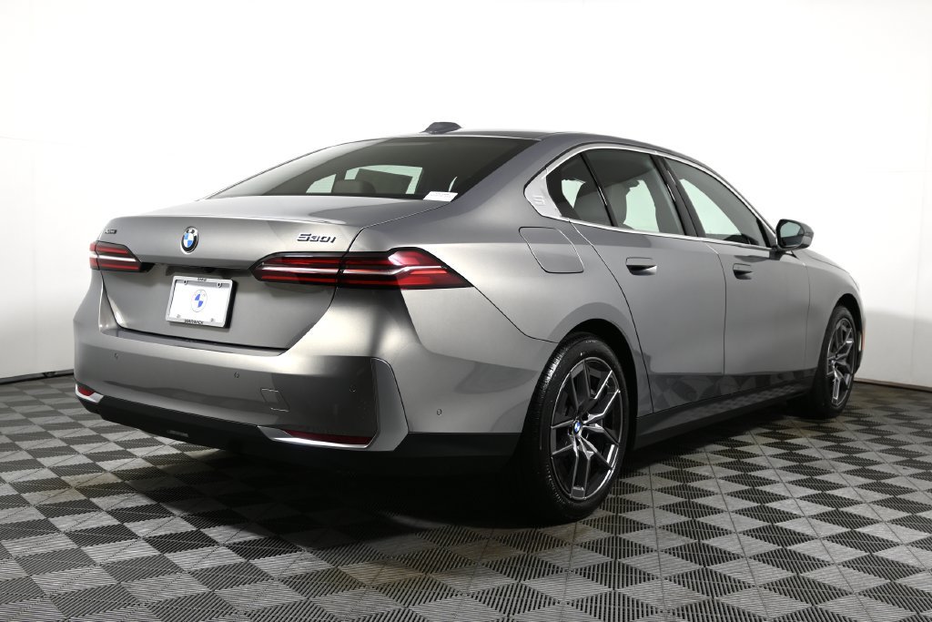 Used 2026 BMW 530i xDrive AWD/4WD image 7
